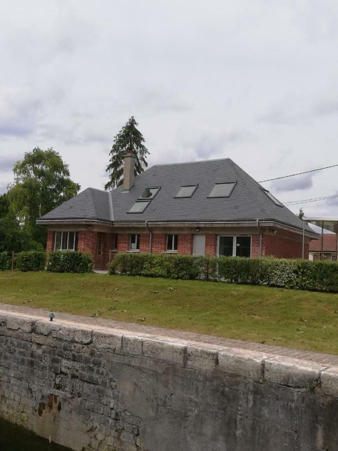 Вилла La Maison De La Vallee Froissy  Экстерьер фото